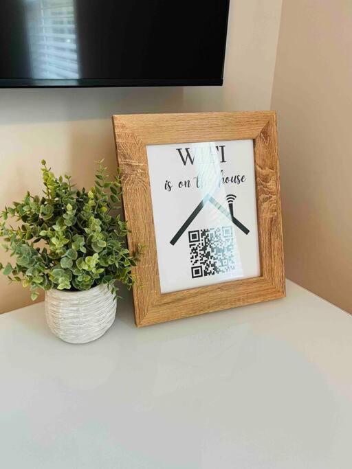 One-Of-A-Kind Smart, Cookie Themed Home For Up To 6 Clarksville Extérieur photo