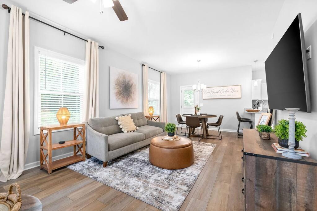 One-Of-A-Kind Smart, Cookie Themed Home For Up To 6 Clarksville Extérieur photo