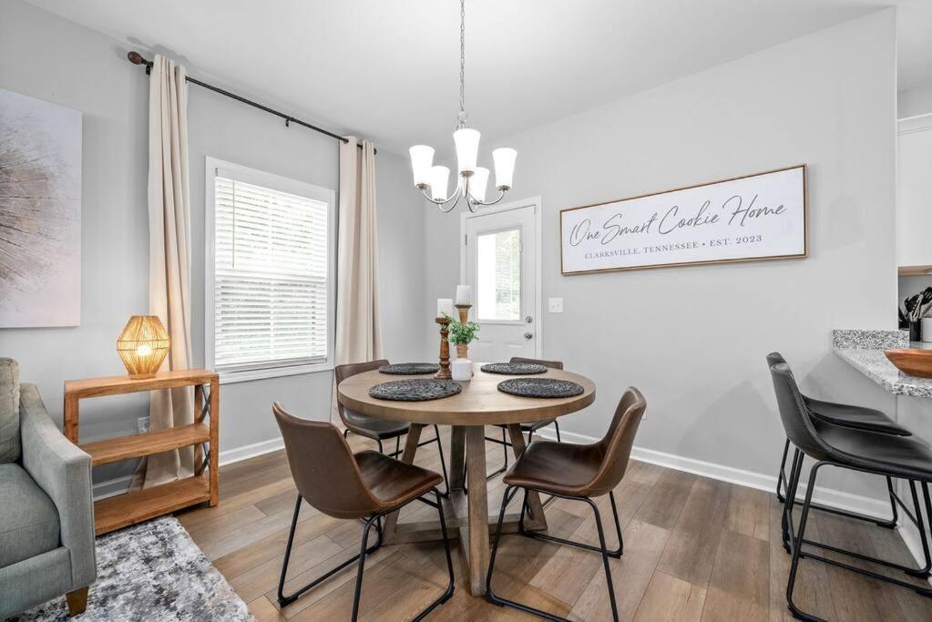 One-Of-A-Kind Smart, Cookie Themed Home For Up To 6 Clarksville Extérieur photo