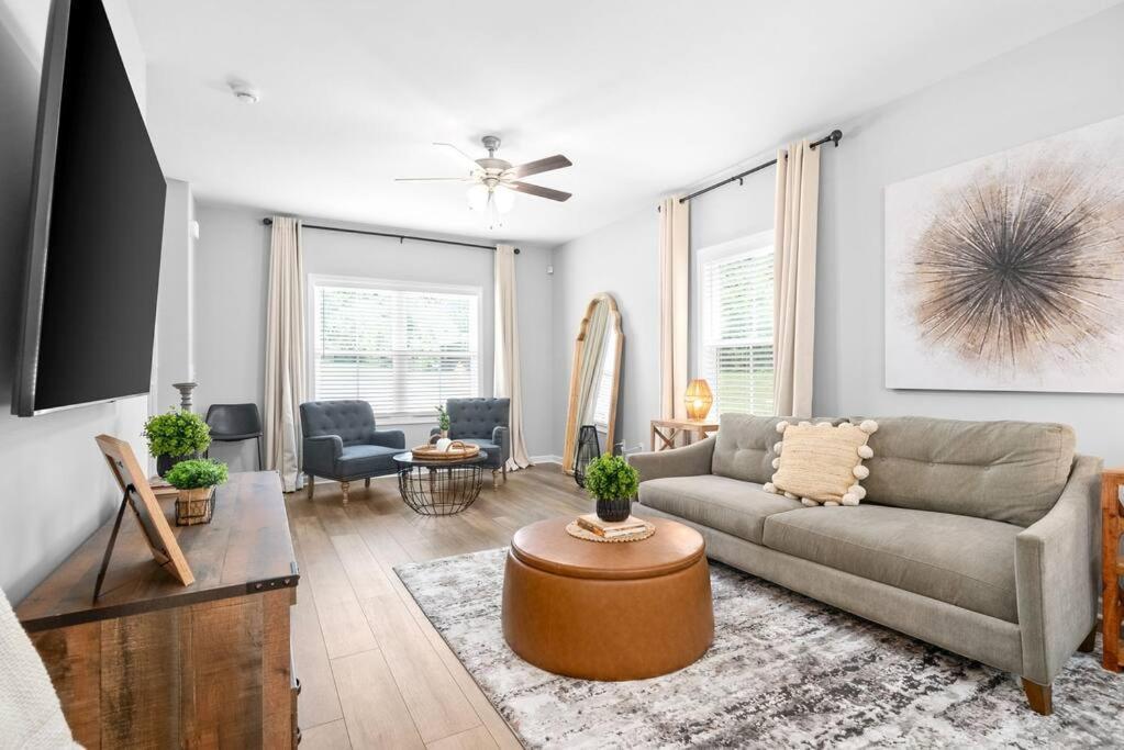 One-Of-A-Kind Smart, Cookie Themed Home For Up To 6 Clarksville Extérieur photo