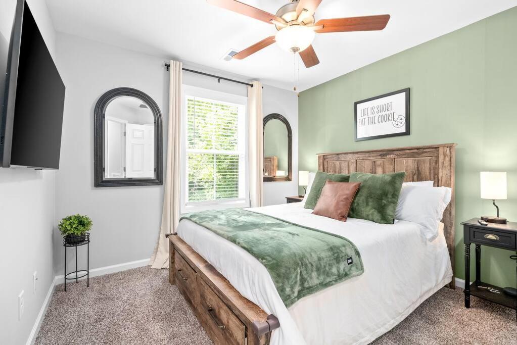 One-Of-A-Kind Smart, Cookie Themed Home For Up To 6 Clarksville Extérieur photo