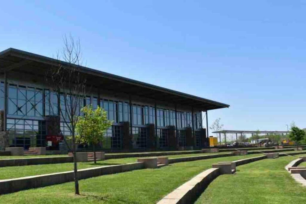 One-Of-A-Kind Smart, Cookie Themed Home For Up To 6 Clarksville Extérieur photo