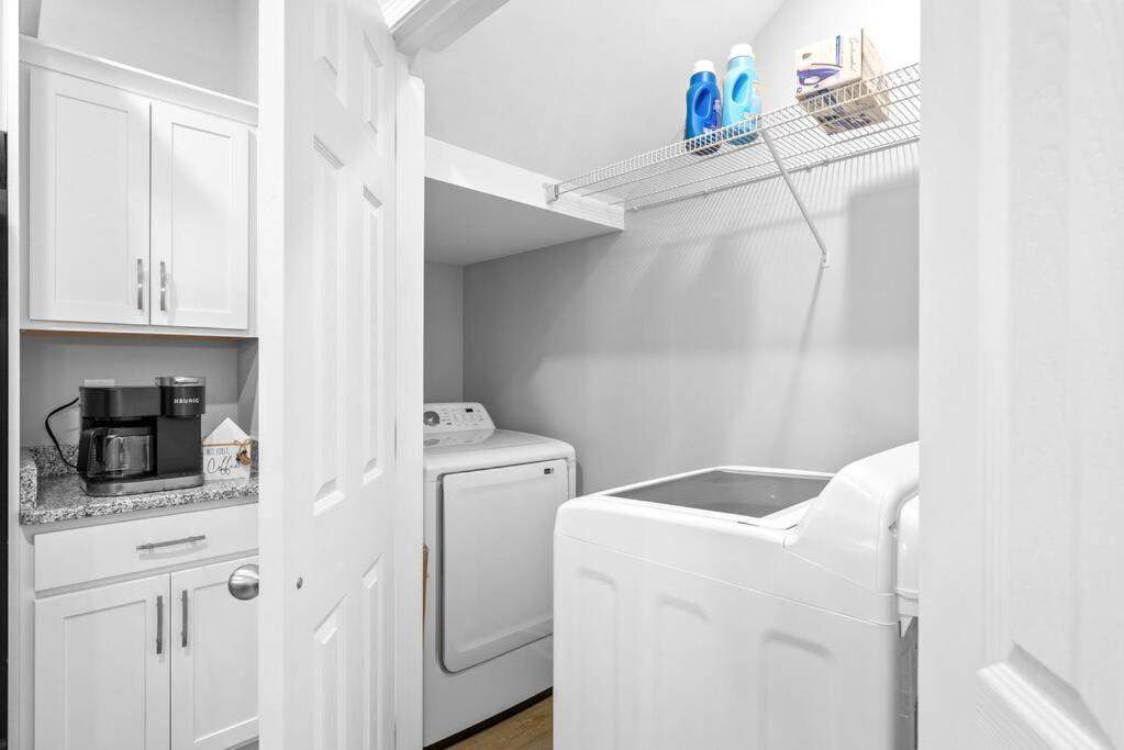 One-Of-A-Kind Smart, Cookie Themed Home For Up To 6 Clarksville Extérieur photo