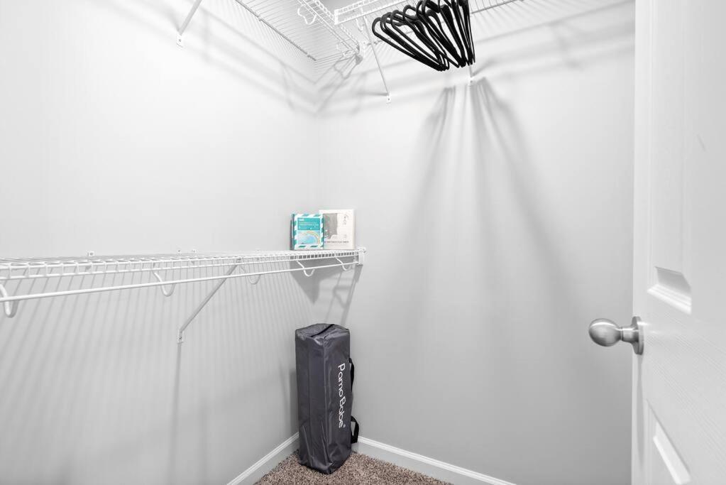 One-Of-A-Kind Smart, Cookie Themed Home For Up To 6 Clarksville Extérieur photo