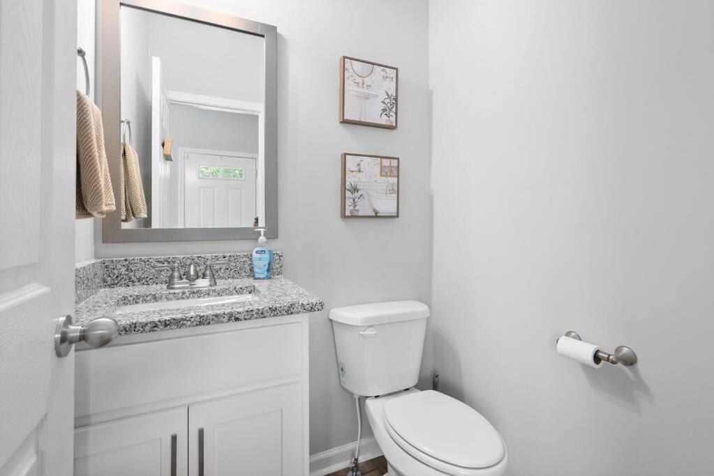 One-Of-A-Kind Smart, Cookie Themed Home For Up To 6 Clarksville Extérieur photo