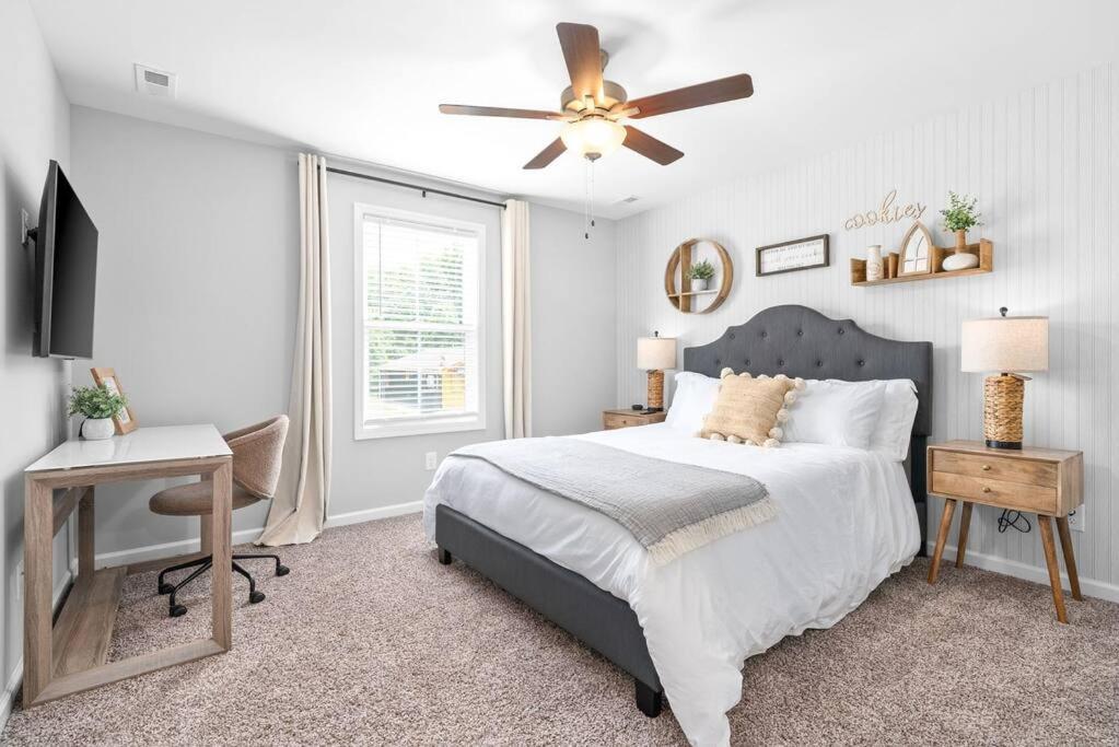 One-Of-A-Kind Smart, Cookie Themed Home For Up To 6 Clarksville Extérieur photo