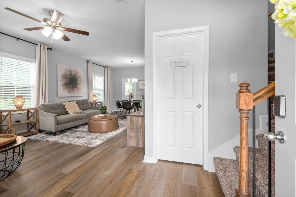 One-Of-A-Kind Smart, Cookie Themed Home For Up To 6 Clarksville Extérieur photo