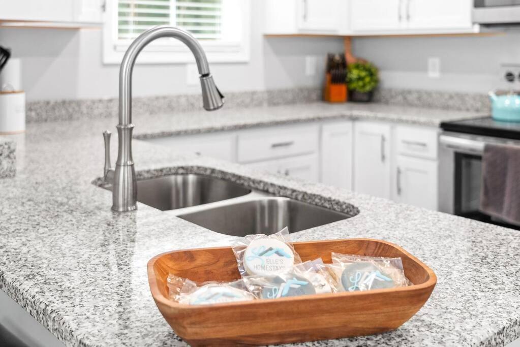 One-Of-A-Kind Smart, Cookie Themed Home For Up To 6 Clarksville Extérieur photo